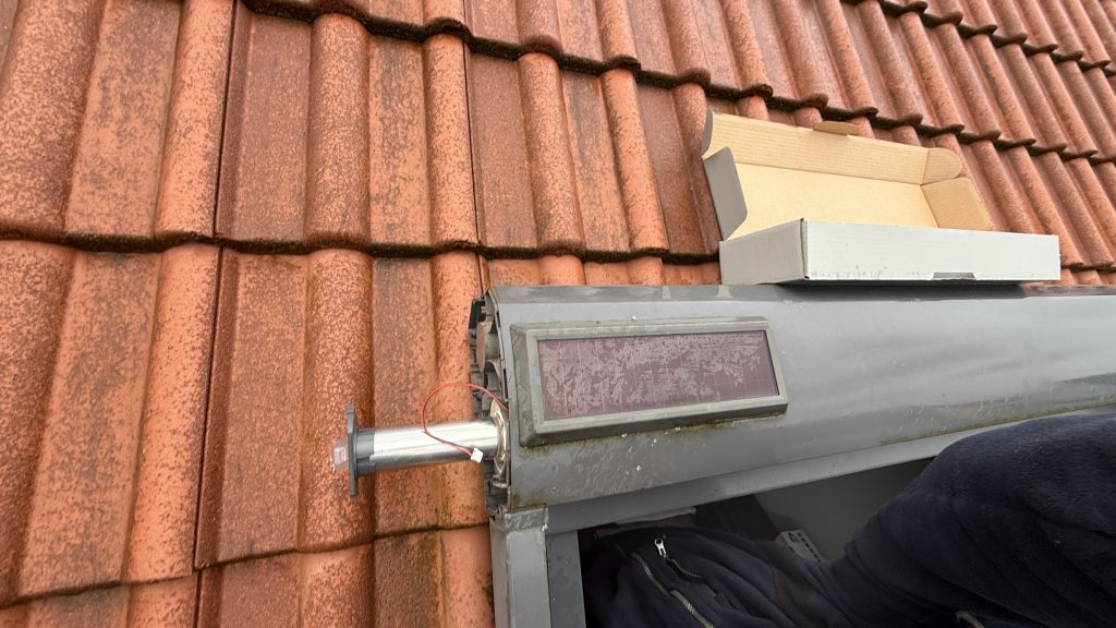 Remplacement d’un moteur avec la cellule solaire sur un volet roulant Velux à Mussig près de Baldenheim