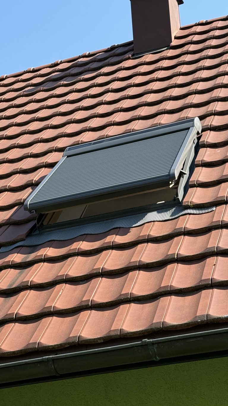 Installation de volets solaire Vélux à Tannenkirch proche de Orschwiller