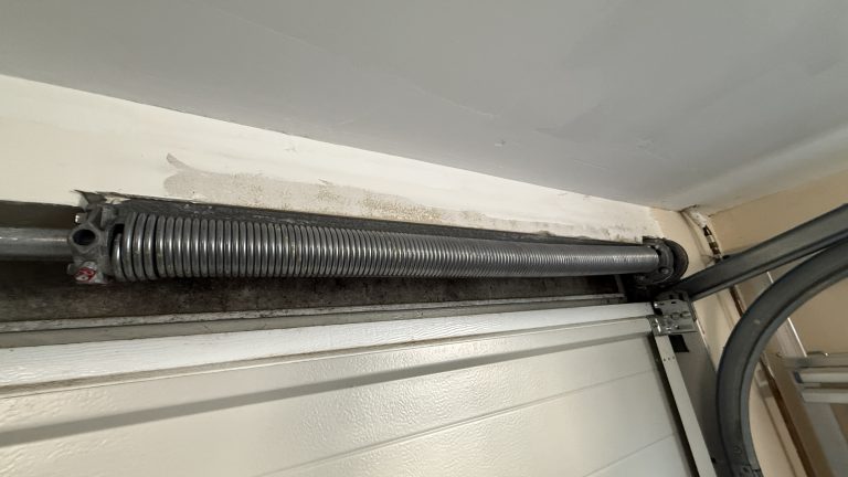 Réparation de porte de garage sectionnelle à Neubois proche Villé