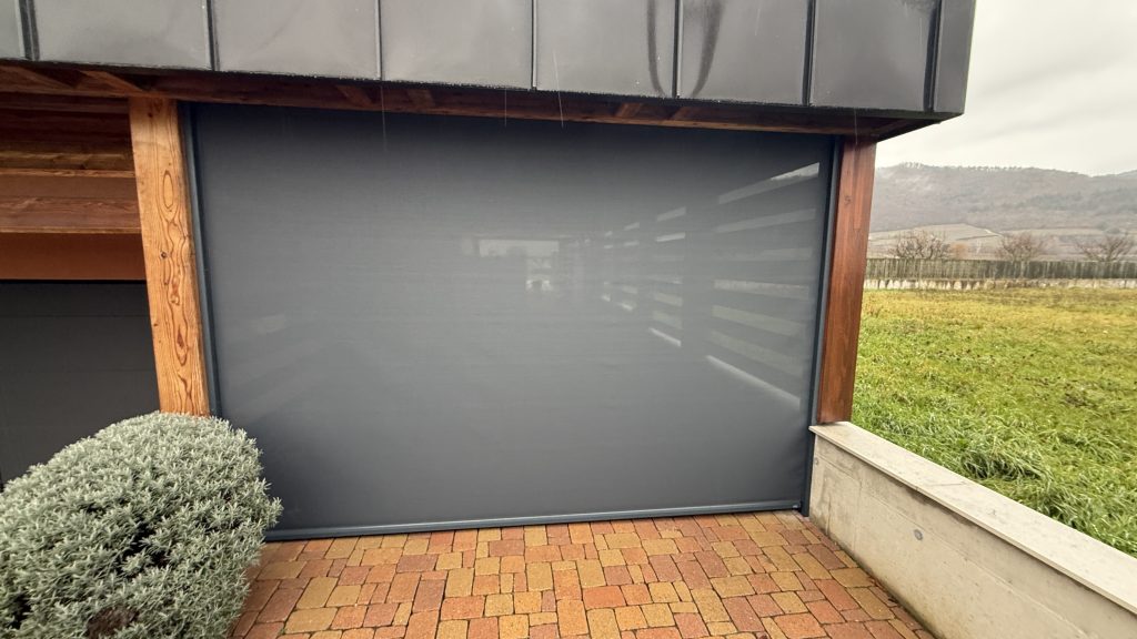 Pose d’un store vertical screen de marque ROMA à Scherwiller proche de Villé