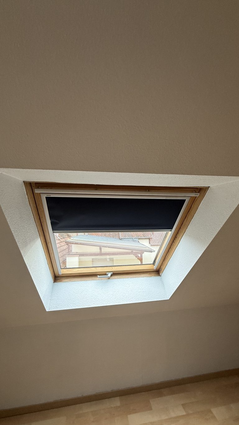 Installation de stores occultants Vélux à Obernai proche Molsheim