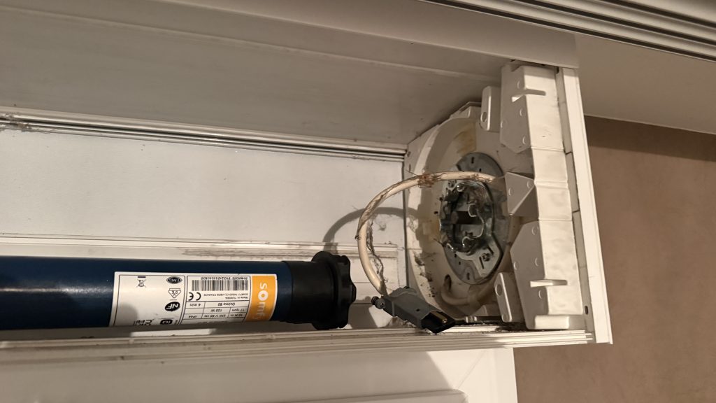 Remplacement moteur somfy rts volet roulant à Obernai à coté de Molsheim Remplacement moteur somfy rts volet roulant à Obernai à coté de Molsheim