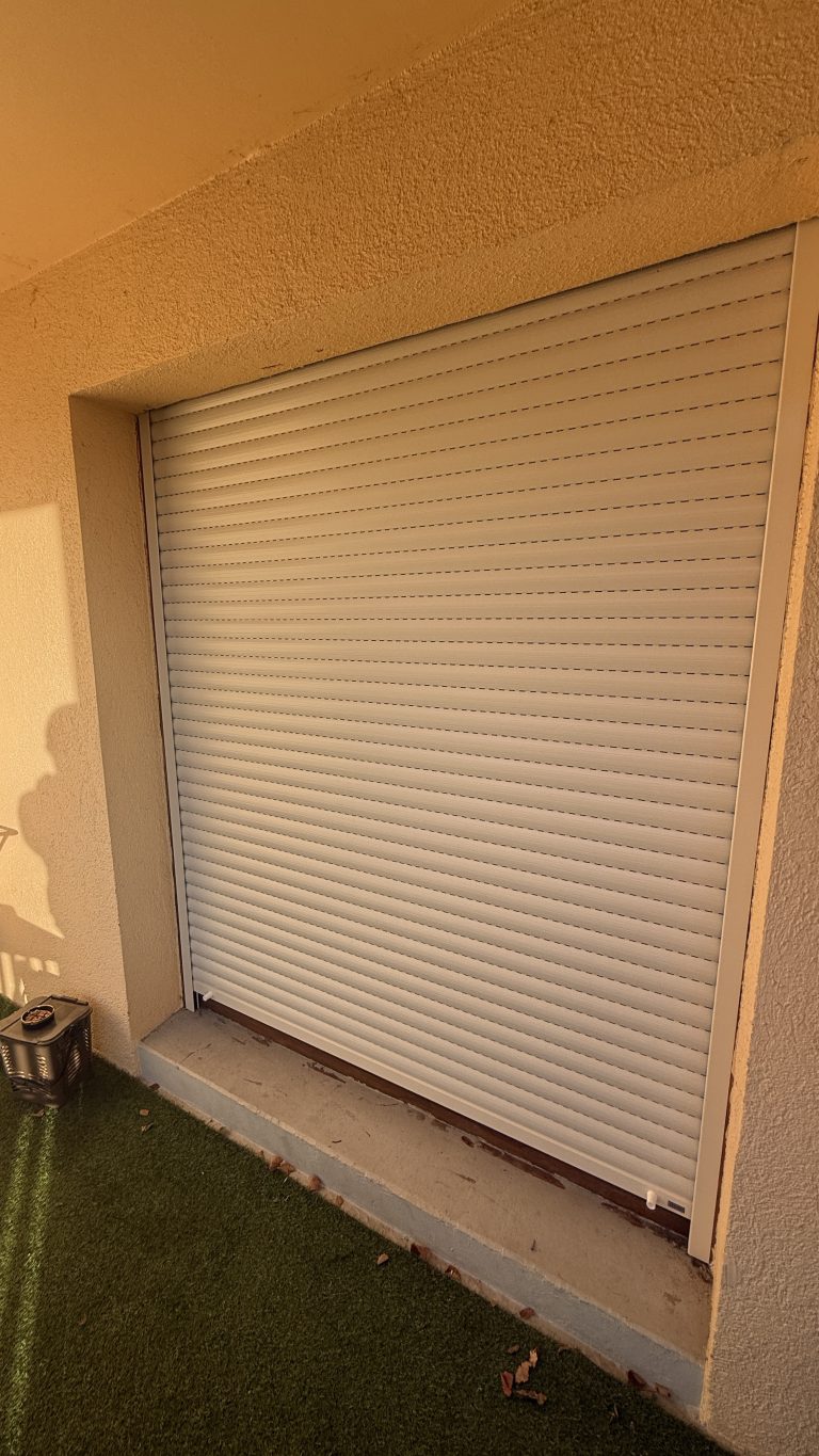 Installation Volet Roulant Alu Manœuvre Chaîne Roma Isolé à Scherwiller