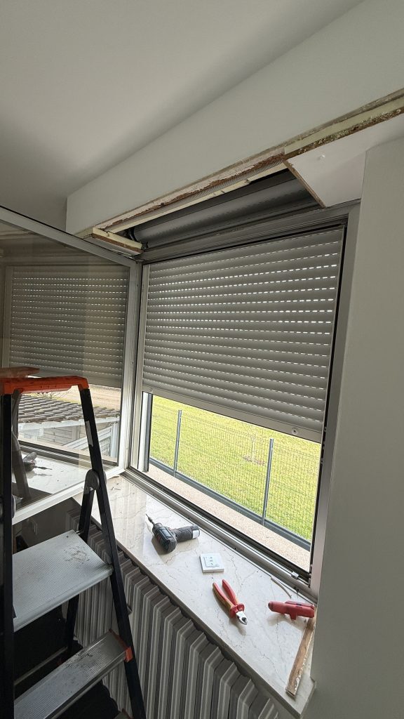 Remplacement Volet Roulant PVC Somfy RS 100 Garantie 7 Ans à Hilsenheim Remplacement Volet Roulant PVC Somfy RS 100 Garantie 7 Ans à Hilsenheim